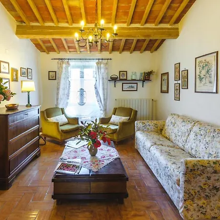 Podere La Montalla Farm stay Contignano